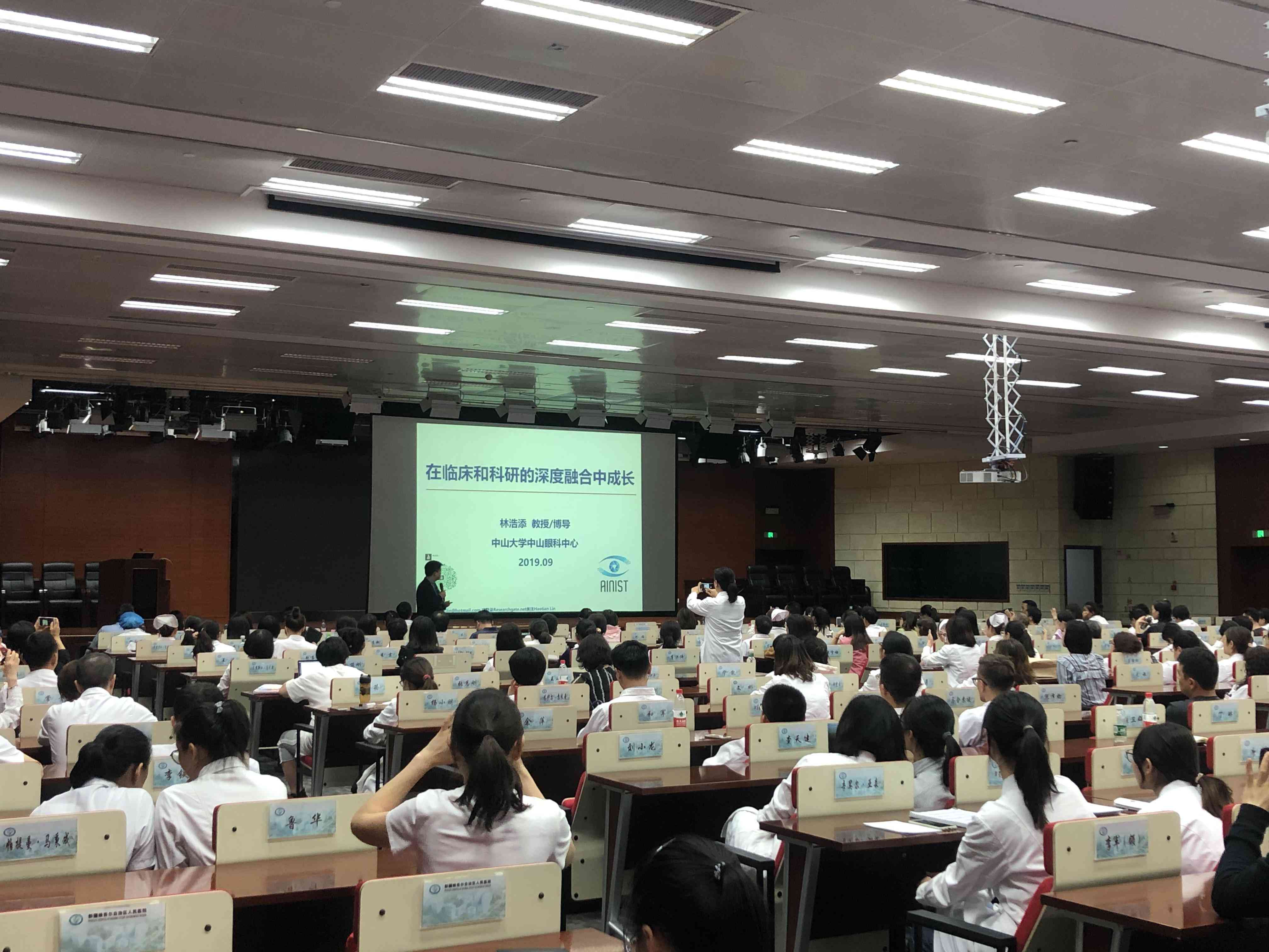 AI报告生成：在线、免费、病情诊断报告一键生成工具