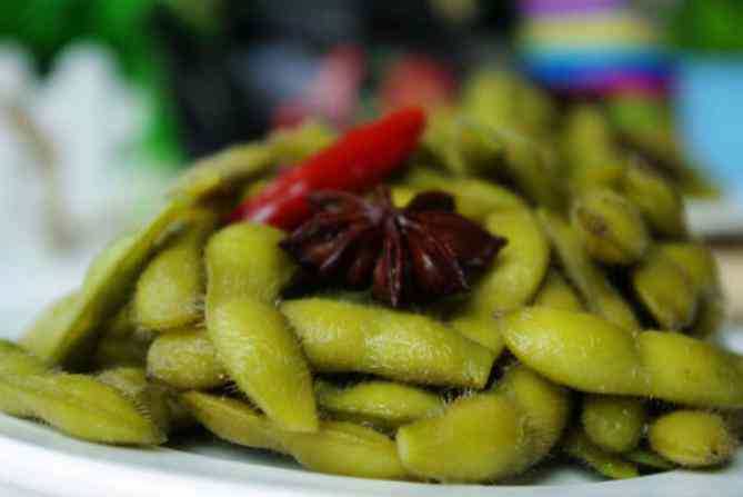 全方位零食攻略：热门零食推荐与选购指南，满足你的味蕾需求