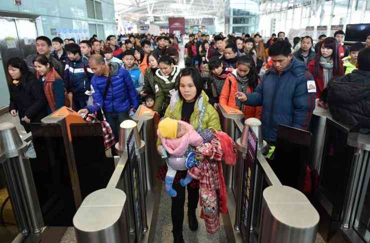 AI证件照背景更换全攻略：一键更换背景颜色及常见问题解答