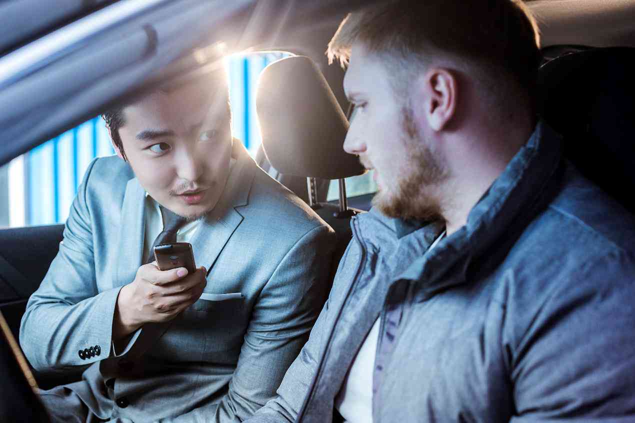 '如何启动AI翻译功能实现即时语言转换'
