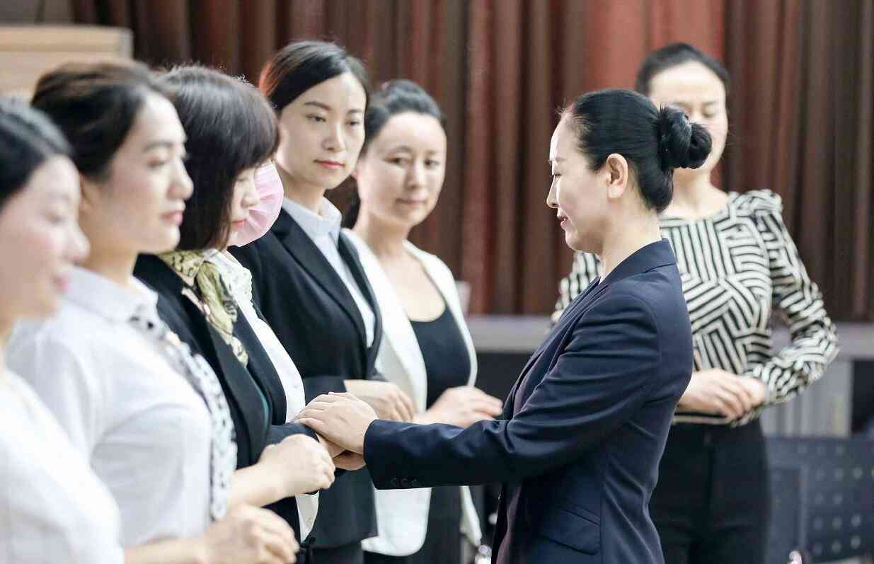 全方位礼仪实训总结：实战经验、技巧提升与综合能力评估报告