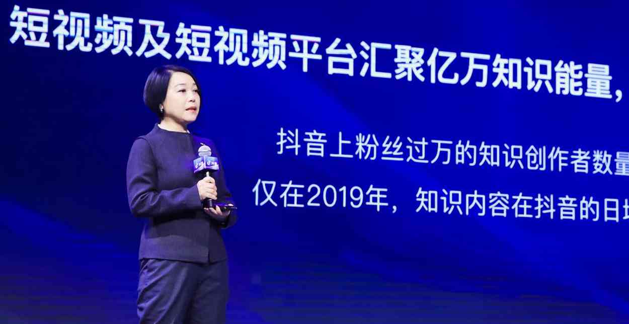抖音怎么显示ai创作功能：如何展示个人创作与访问创作者服务中心