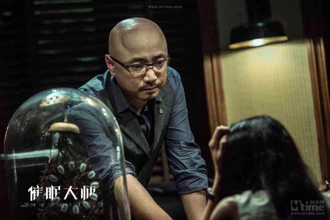 女生爱发的朋友圈：文案、说说、评论技巧与性格解析及原因探究