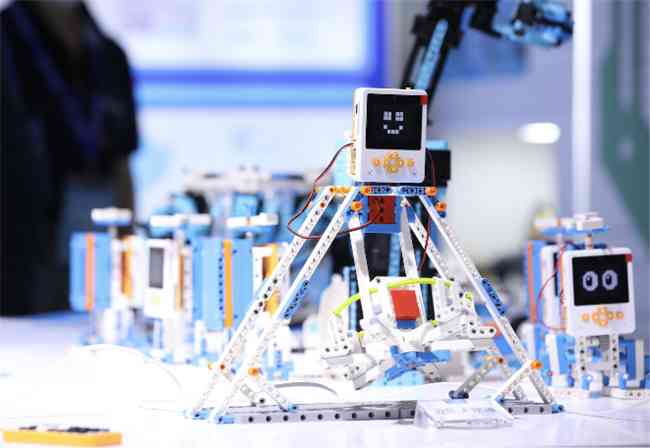 探秘AI智能课程：引领教育革新的前沿技术实践