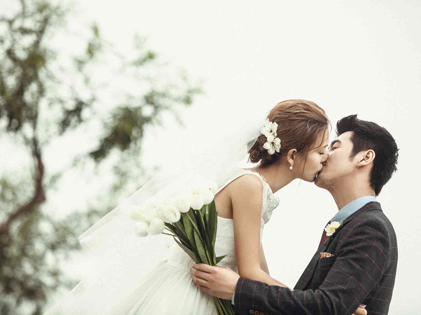婚纱照样片文案：简短经典句子与短句撰写技巧