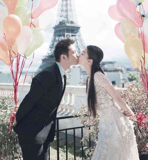 浪漫时光：婚纱照片中的定制爱情寄语