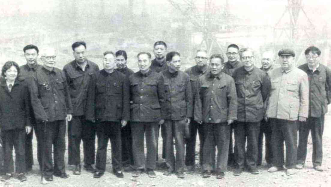 AI学术写作助手：全面解决论文撰写、修改与优化相关问题