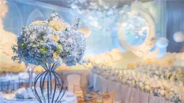 浪漫清新婚礼：爱情短句点缀甜蜜时刻