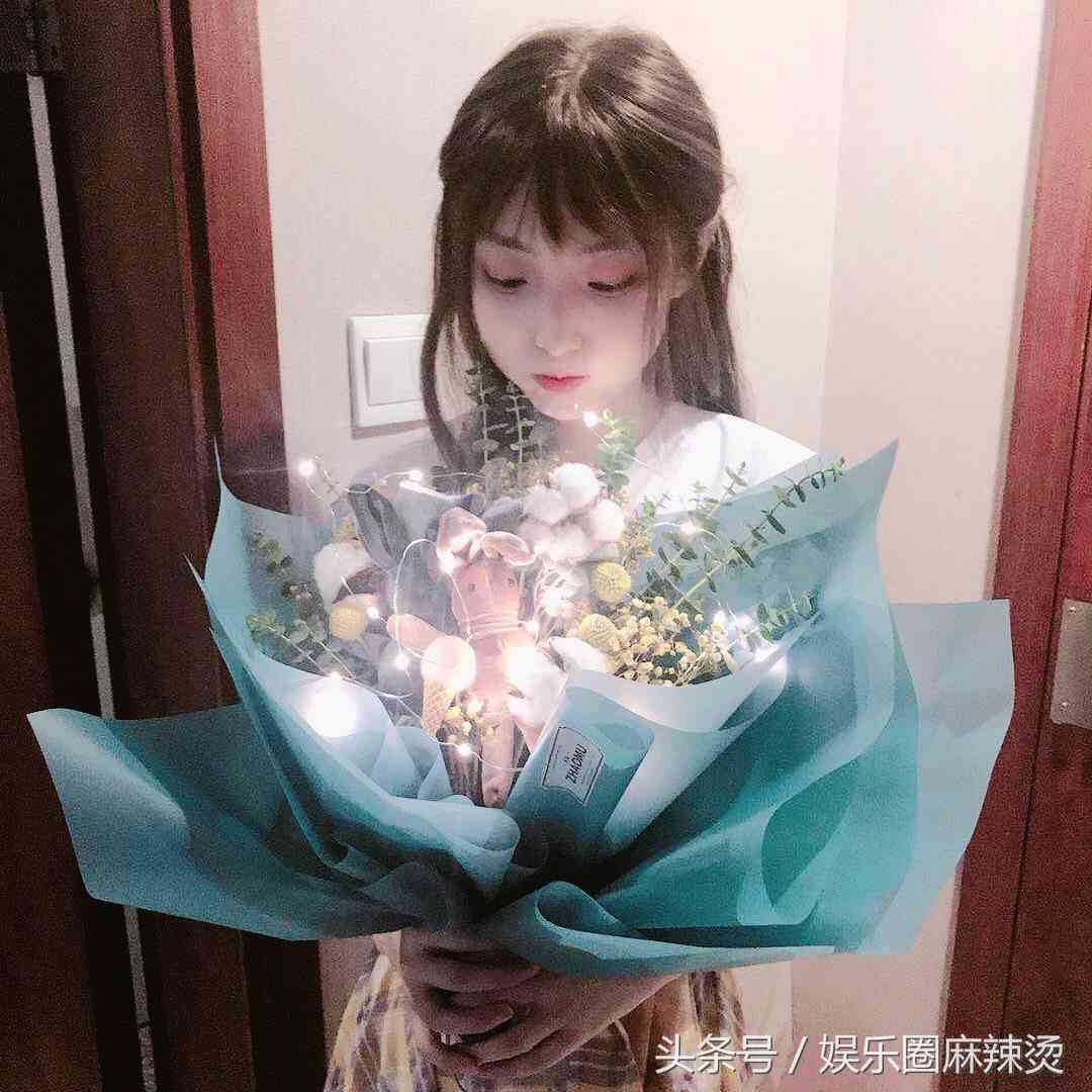 '明星偶像专属AI语音创意文案素材库'