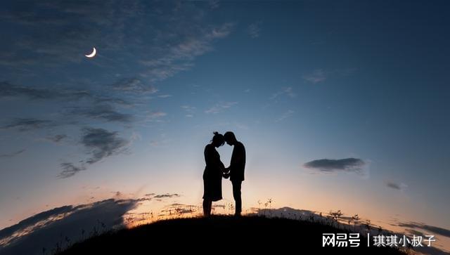 浪漫情侣：情感交织的长句文案汇编