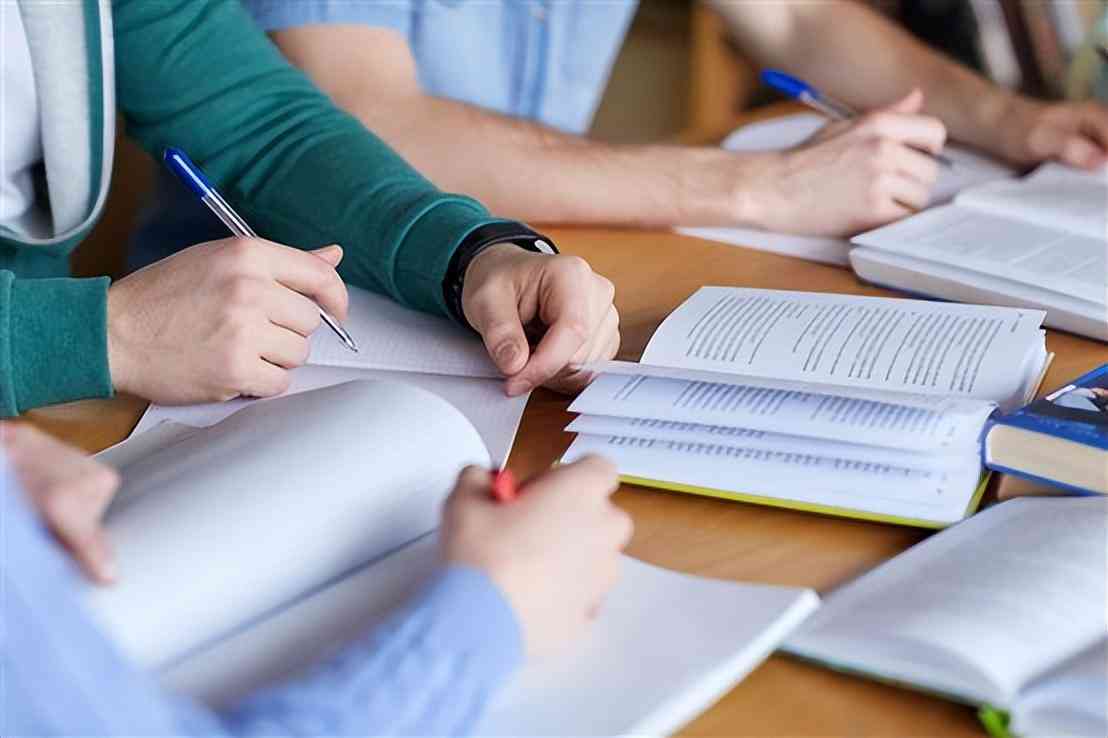 全方位雅思作文提升课程：深度解析与实战技巧辅导班