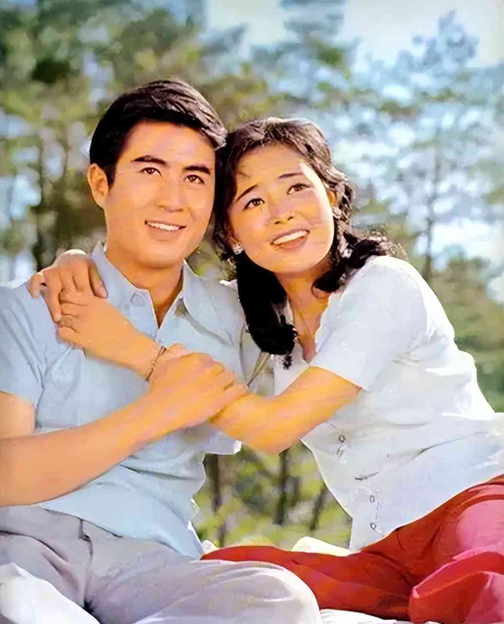 奇ai写作：奇作品与表情包，抖音热点，奇妻子再婚情况解析