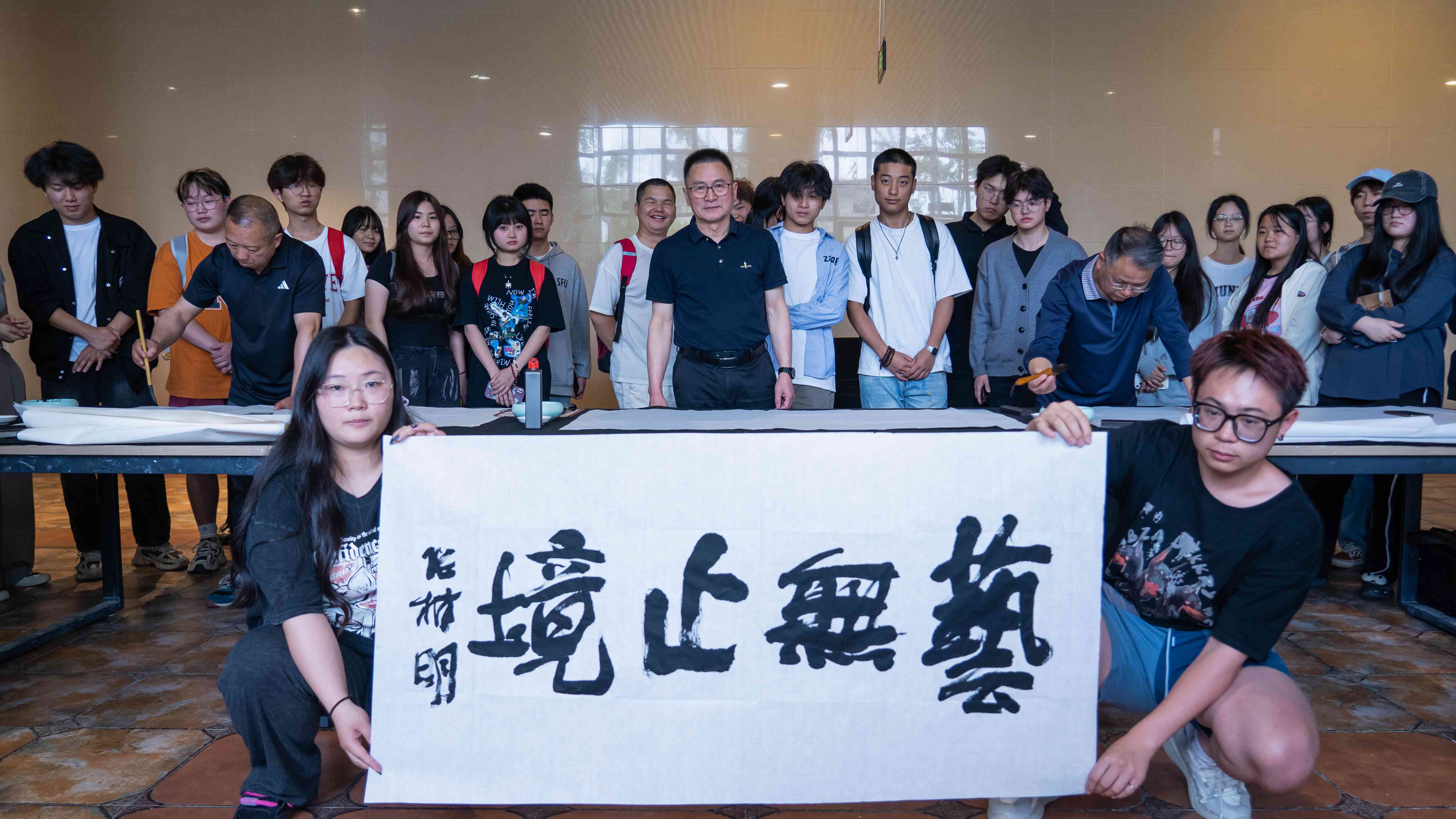 科技与书法艺术的跨界融合：一场创意无限的展览宴