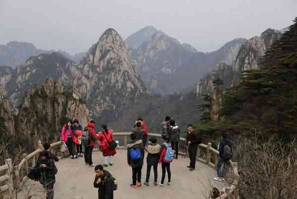 黄山自然景观与文化遗产综合研究：地质成因、旅游开发与保护策略探讨