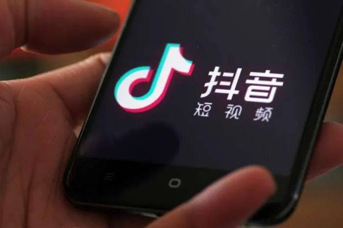 抖音AI自动直播技术揭秘：打造无人实景智能互动新体验