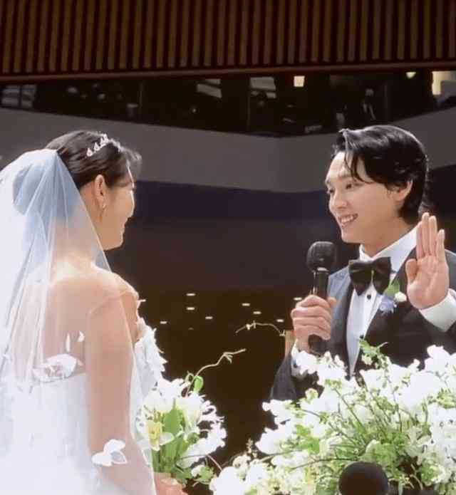 婚纱七夕活动文案：浪漫七夕·婚纱宴，特活动，留住爱情的瞬间！