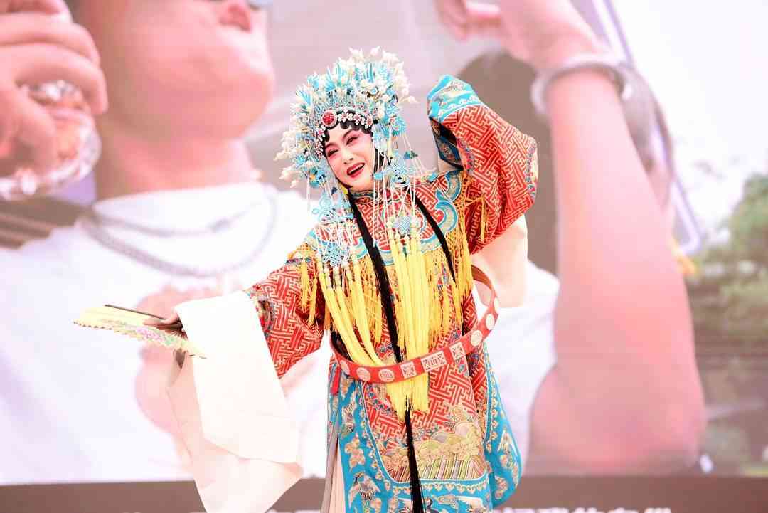 跨界融合：英文说唱与中文韵律的碰撞
