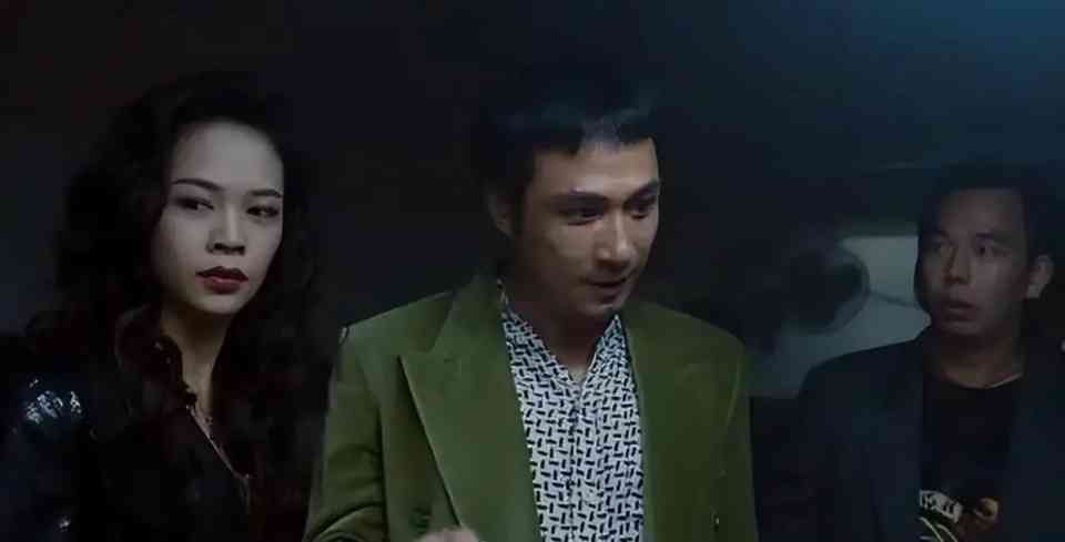 古惑仔AI变脸坤哥文案：揭秘经典角色新面貌与时代变迁的碰撞