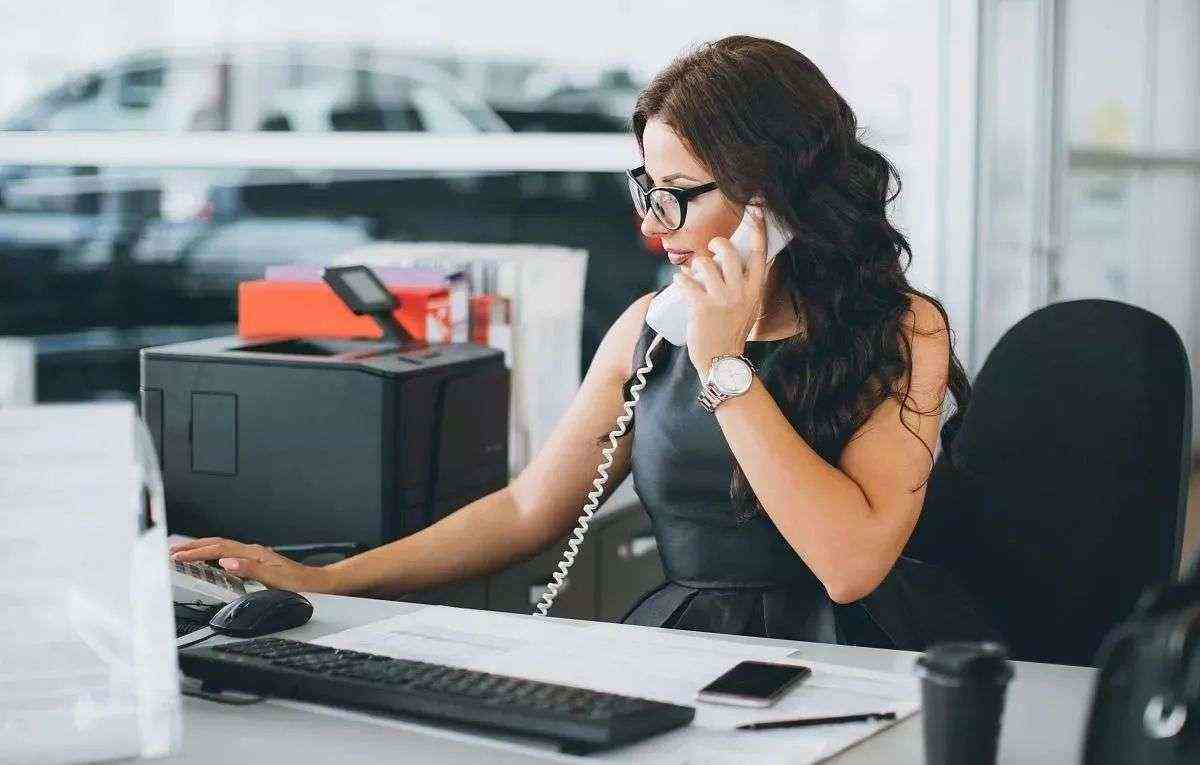 人工智能替代人类工作的全方位案例解析：涵各行业AI取代趋势与影响