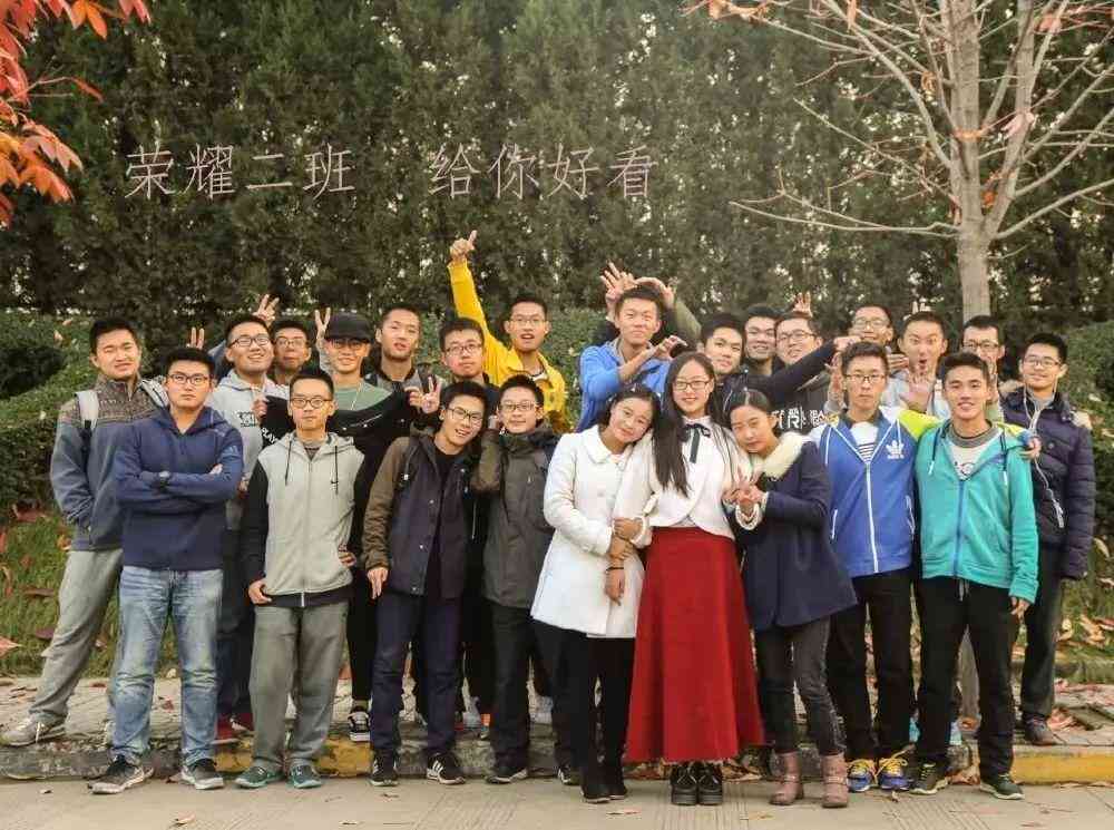 智能创作新篇章：阿里AI文案助手手机应用