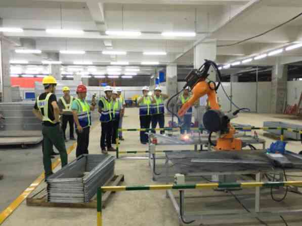智能建筑机器人：AI驱动的搬砖助手及其在现代工中的应用