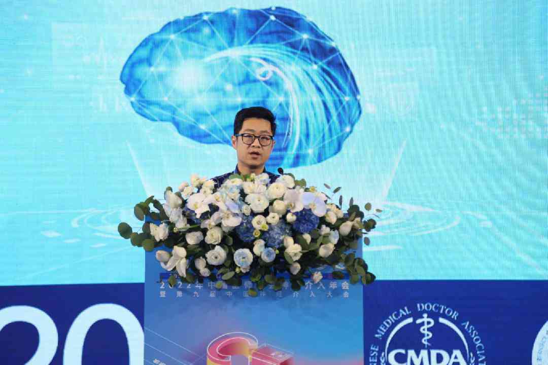 AI辅助下如何高效撰写大学作业：全面指南与实用技巧