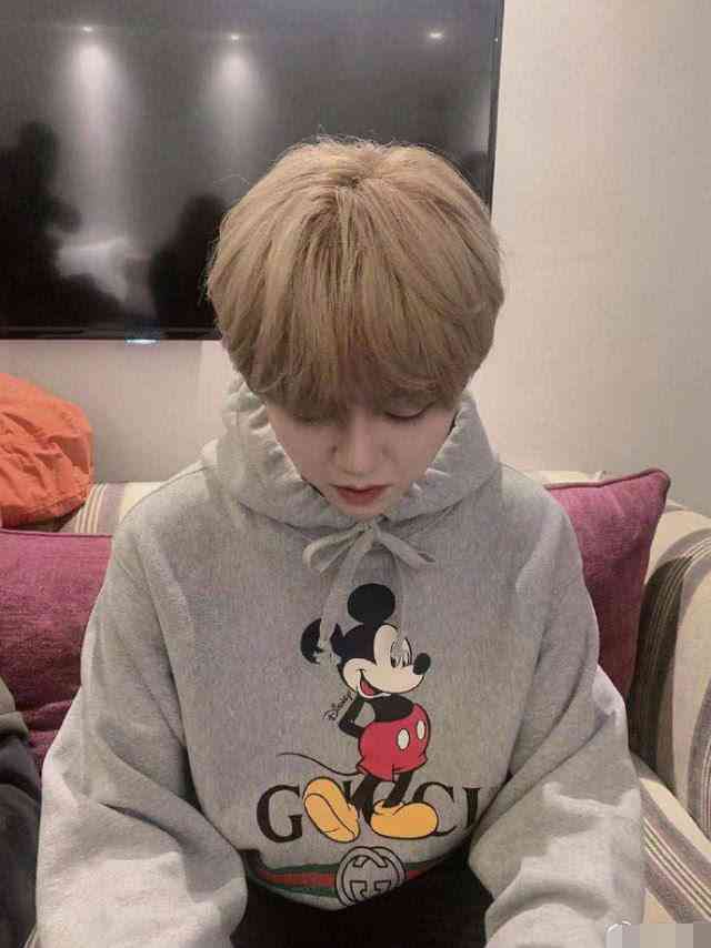 打造环保时风格：AI辅助绿色穿搭文案创作指南