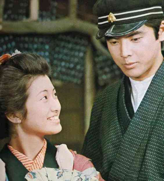 为爱着迷的句子：唯美、简短，为她痴迷与沉醉