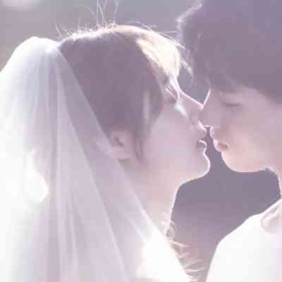 AI一键生成浪漫情侣婚纱写真：定制专属甜蜜记忆