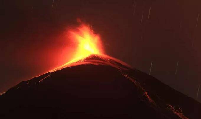 探究火山创作收入骤减之谜：收入为何戛然而止？