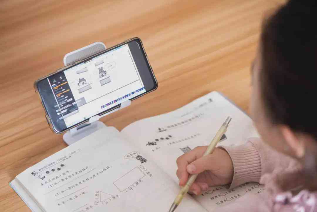 'AI助手辅助孩子写作业：利弊分析与家长指南'