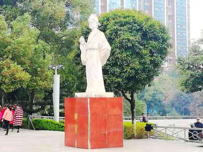探秘词典：是否需付费购买功能