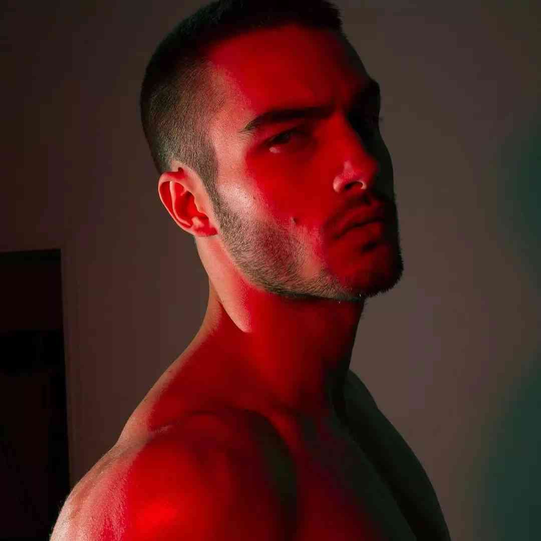 寸头肌肉型男：公0头像，男模风采