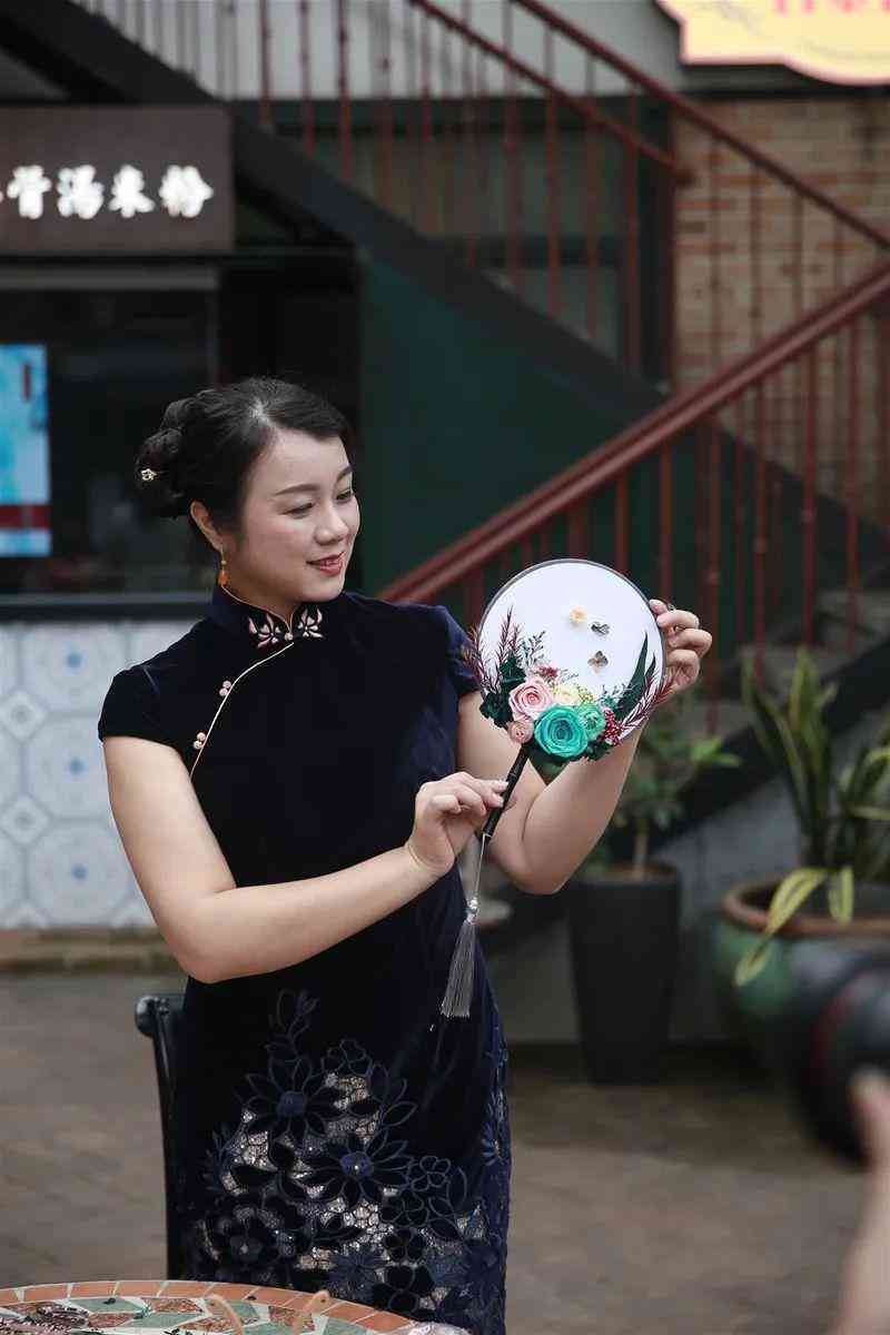 一键生成AI的簪花文案软件：打造创意花艺描述与营销方案利器