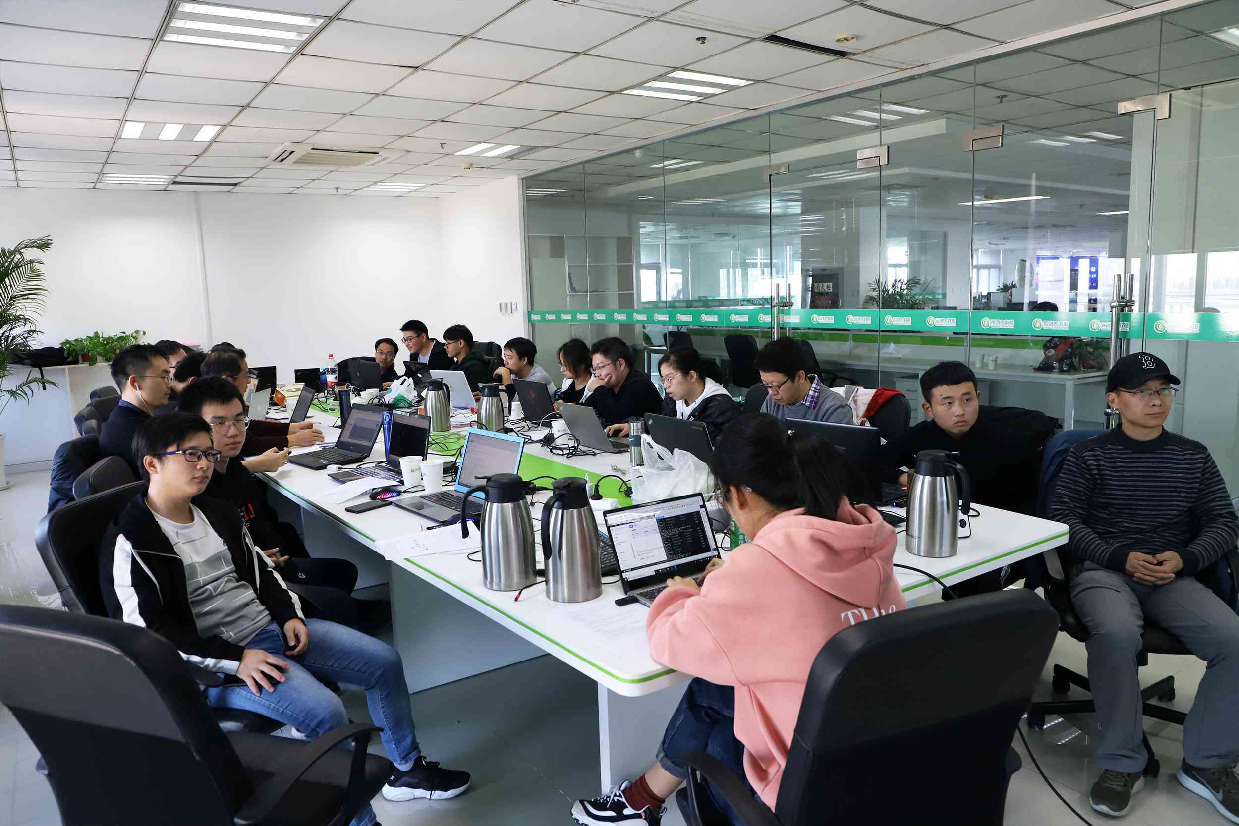 人工智能实训项目综合报告：技术解析、应用案例与职业发展指南