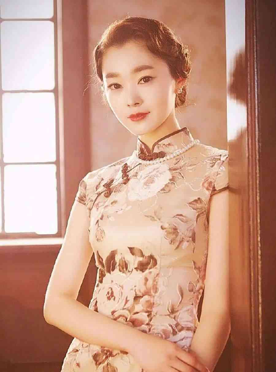 全方位旗袍造型指南：涵经典与现代风格，满足各种场合着装需求