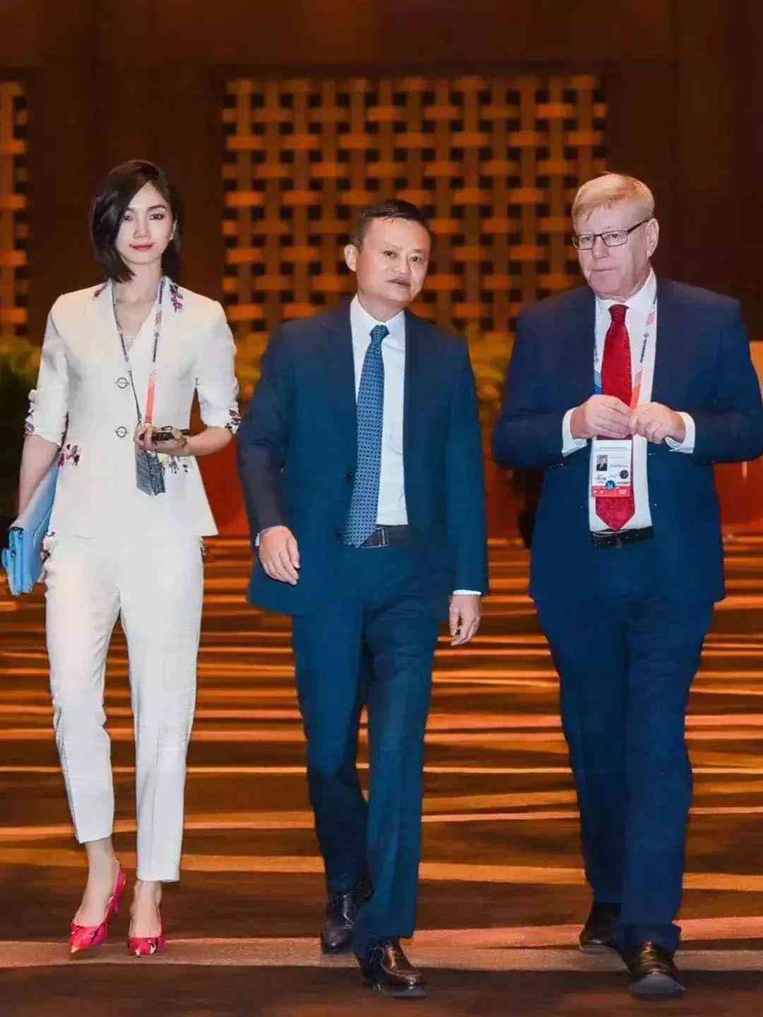 阿里妈妈文案生成器怎么用：一键智能生成创意文案教程与使用指南