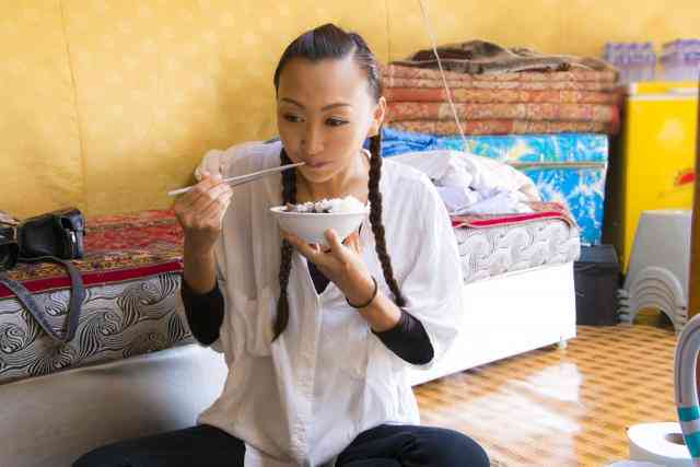 全方位解析婆媳相处之道：解决婆媳矛盾，构建和谐家庭关系