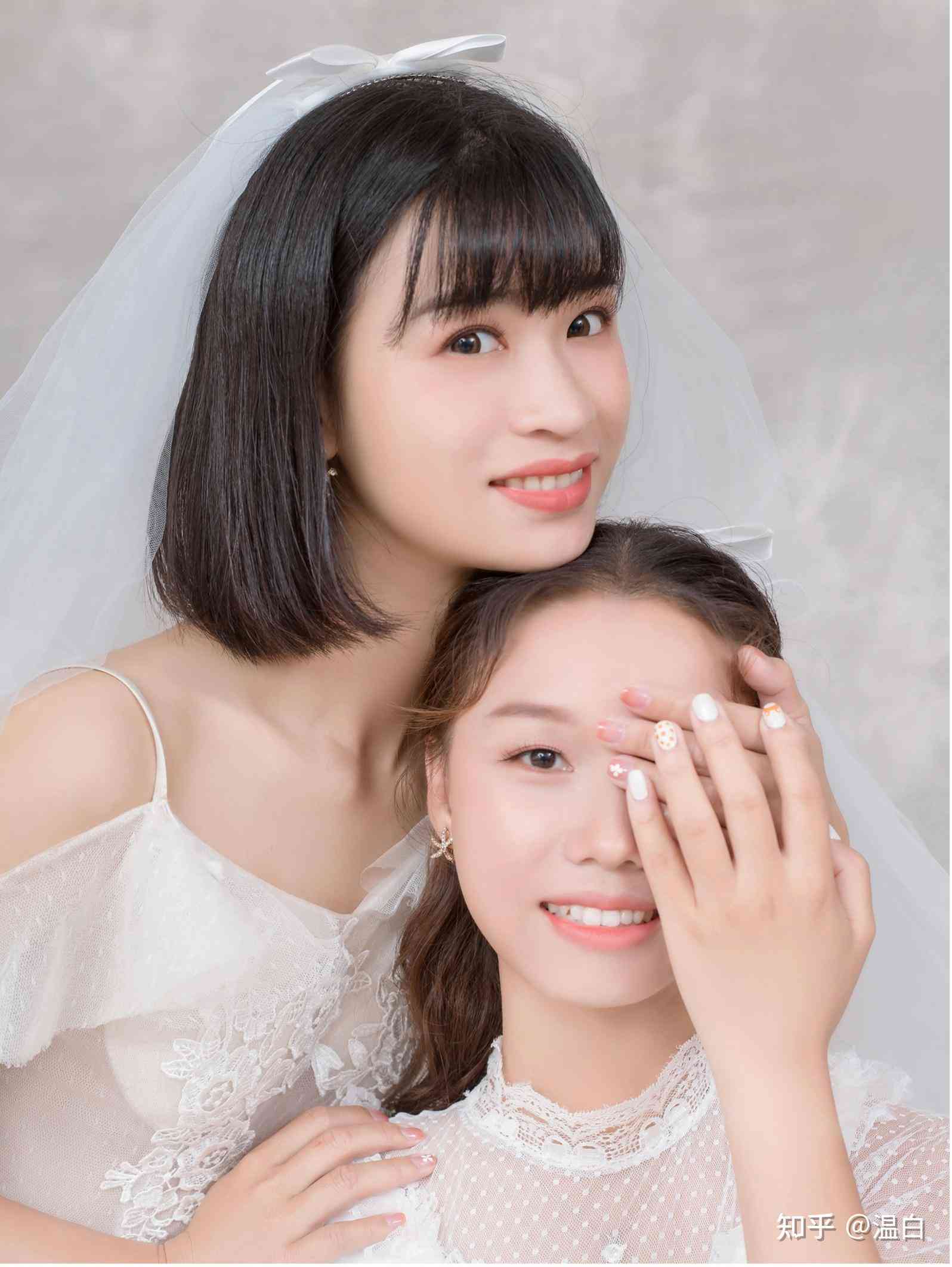 分享闺蜜证件照的创意文案与灵感：如何制作、使用及避免隐私风险