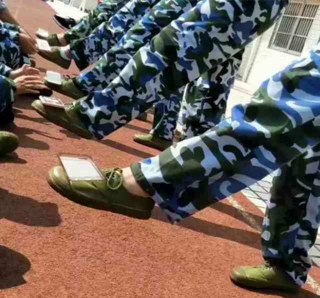 军训趣事：幽默风趣的瞬间记录