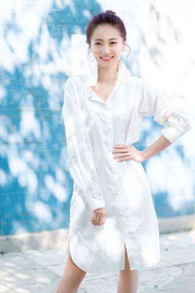 揭秘闪闪工作室：探寻幕后才华横溢的闪闪真容