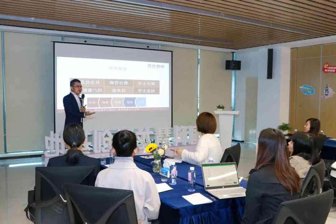 全方位解析：AI赋能文案创作，打造12种热门自媒体账号类型及运营攻略