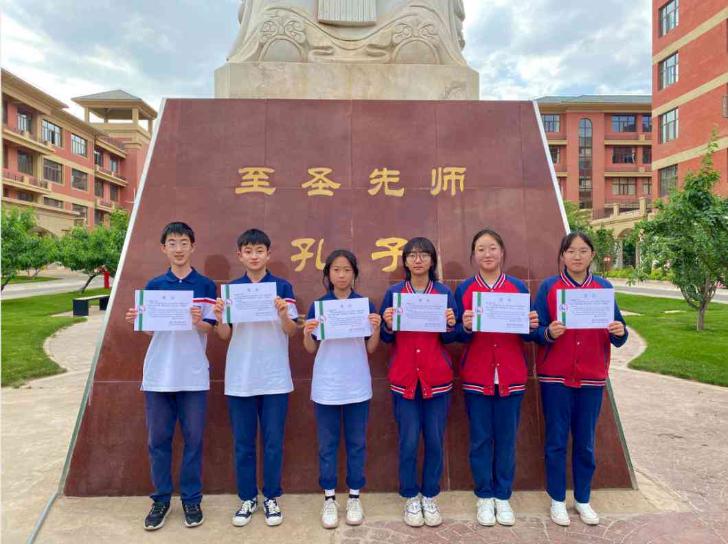 AI英文写作助手软件推荐：高效辅助写作工具盘点