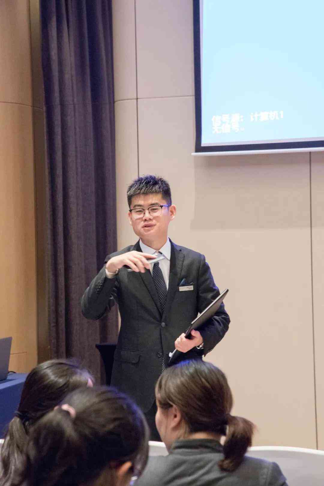 一站式婚礼主持神器：专业主持，全方位满足婚礼主持需求