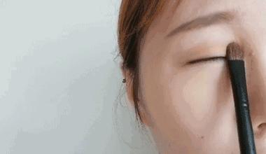 妆容打造的艺术：揭秘流行美妆趋势与技巧