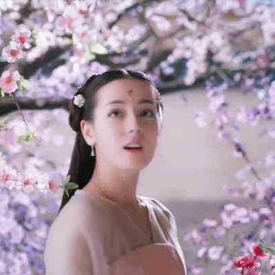 完美妆容攻略：朋友圈吸睛文案与实用化妆技巧大全