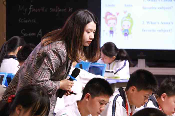 AI课堂教学提升显著：智能辅导助力学生进步成果展示
