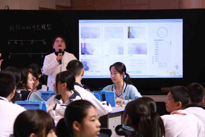 AI课堂教学提升显著：智能辅导助力学生进步成果展示