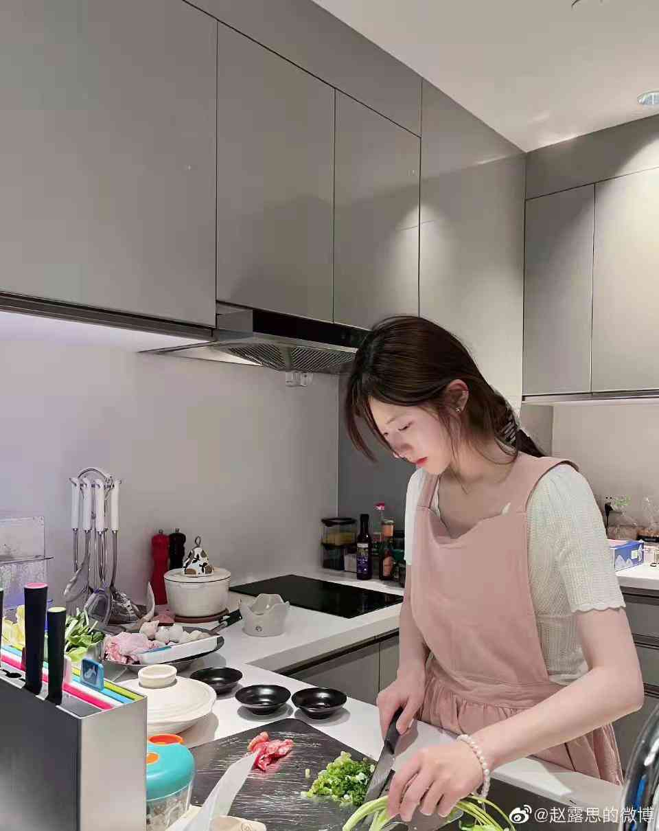 全面指南：AI绘画女生文案撰写技巧与优化策略——解决用户常见问题与挑战