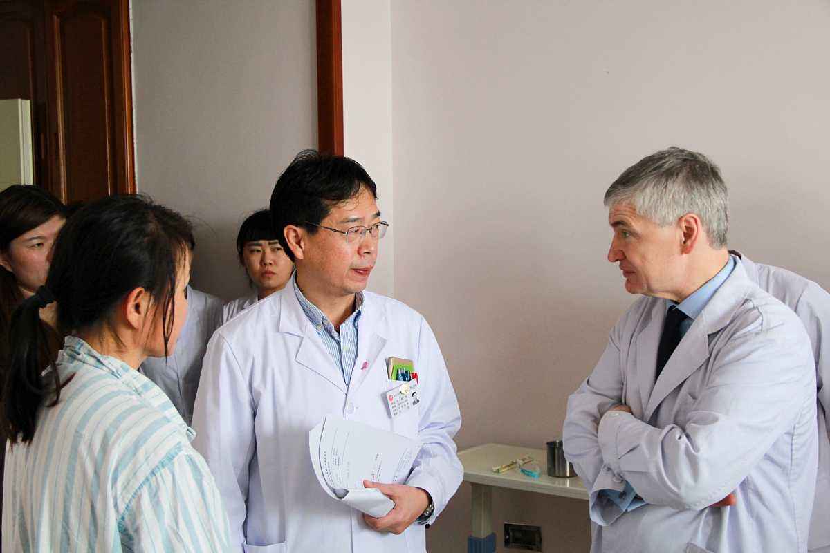 专业英文交流医疗专家：精通跨文化医疗沟通的医生
